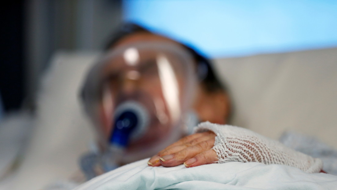 Estuvo más de dos meses hospitalizado por covid-19 y asegura que fue la voz de su esposa lo que le hizo salir del coma