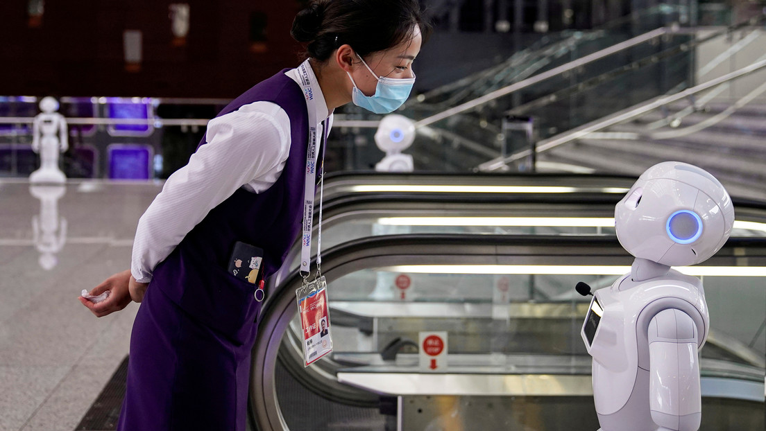"¡Deja de ser caprichoso!": Dos robots discuten acaloradamente en una biblioteca china (VIDEO)