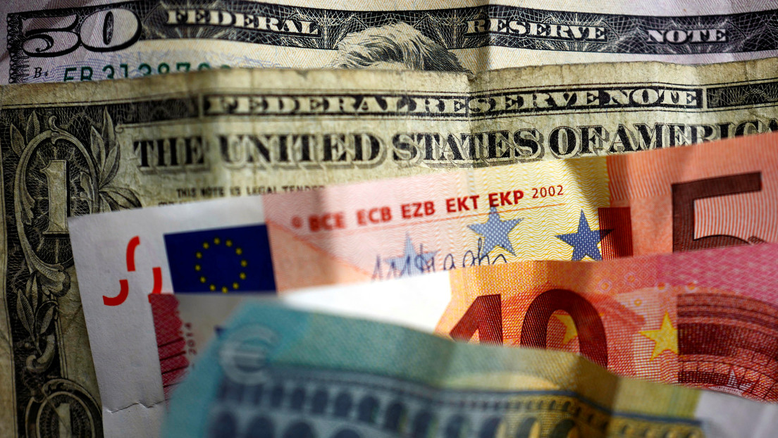 Experto explica cuál es la mejor moneda para mantener los ahorros en 2021