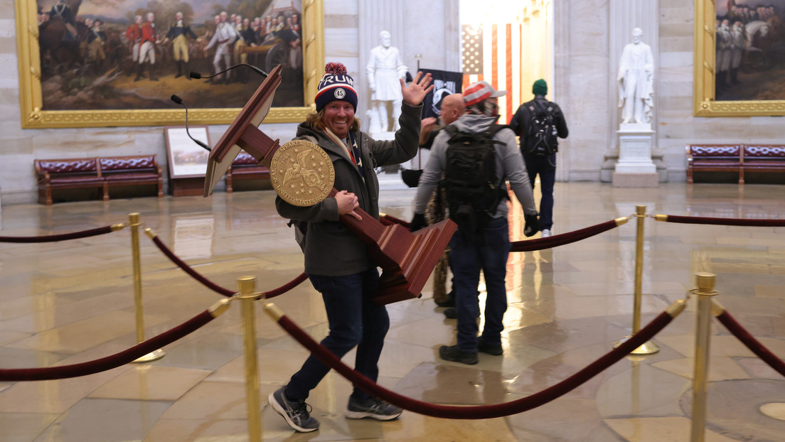 Las imágenes más impactantes de las violentas protestas de los partidarios de Trump en el Capitolio