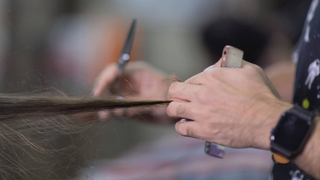 Una adolescente mexicana vende su cabello para comprar un tanque de oxígeno para su abuelo, enfermo de covid-19