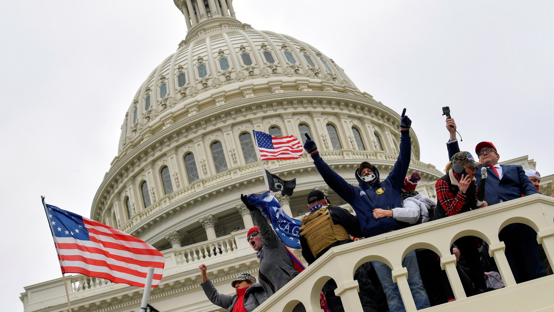 "Trump, La Serpiente", "¡Qué día tan loco!": rostros de la TV nocturna de EE.UU. denuncian el asalto al Capitolio