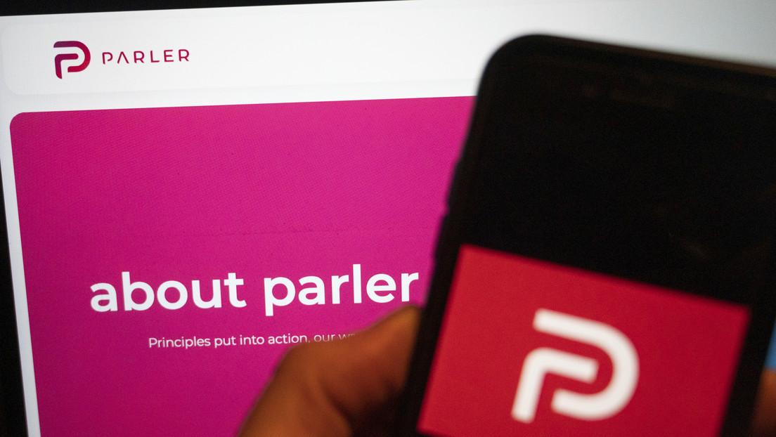 Parler acusa a Amazon de propinarle un "golpe mortal" y la demanda por eliminar su plataforma por "motivos políticos"