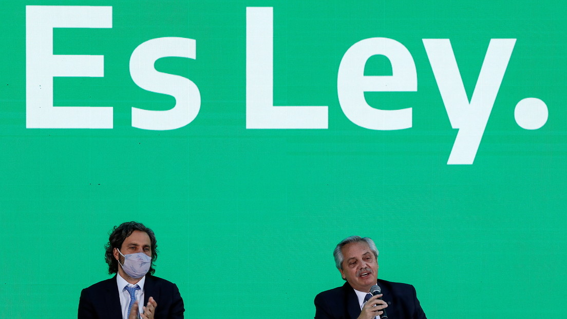 "Estamos haciendo una sociedad más igualitaria": Alberto Fernández promulga Ley del aborto legal, seguro y gratuito en Argentina