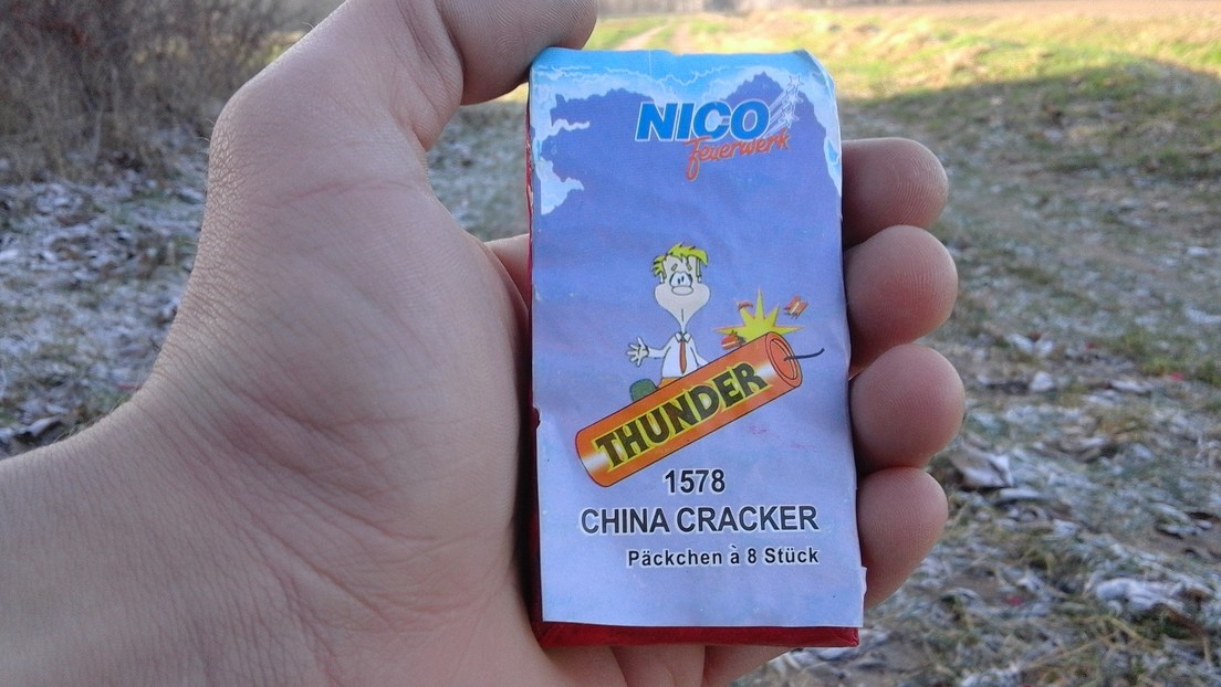 Una mujer come unos fuegos artificiales creyendo que son caramelos y termina con graves quemaduras faciales