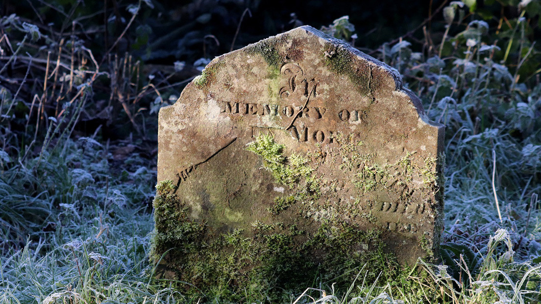 Ponen a la venta una casa con la tumba del expropietario en el jardín