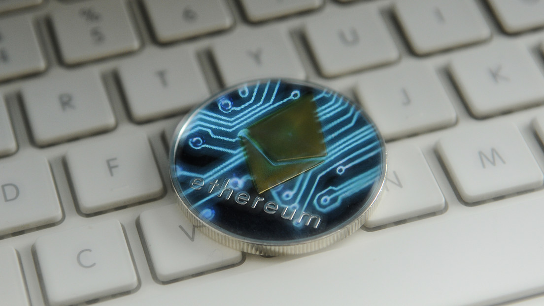 La criptomoneda ether marca un nuevo récord superando los 1.400 dólares por unidad