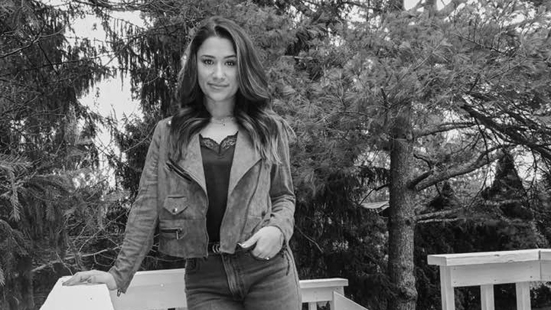 Muere una estudiante tras quedar atascada su cabeza entre su auto y la máquina de pago de un aparcamiento