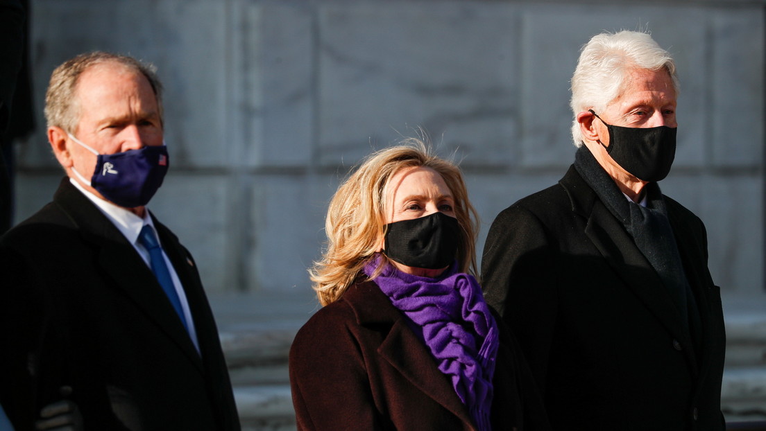 VIDEO: Bill Clinton parece quedarse dormido durante el discurso de investidura de Joe Biden