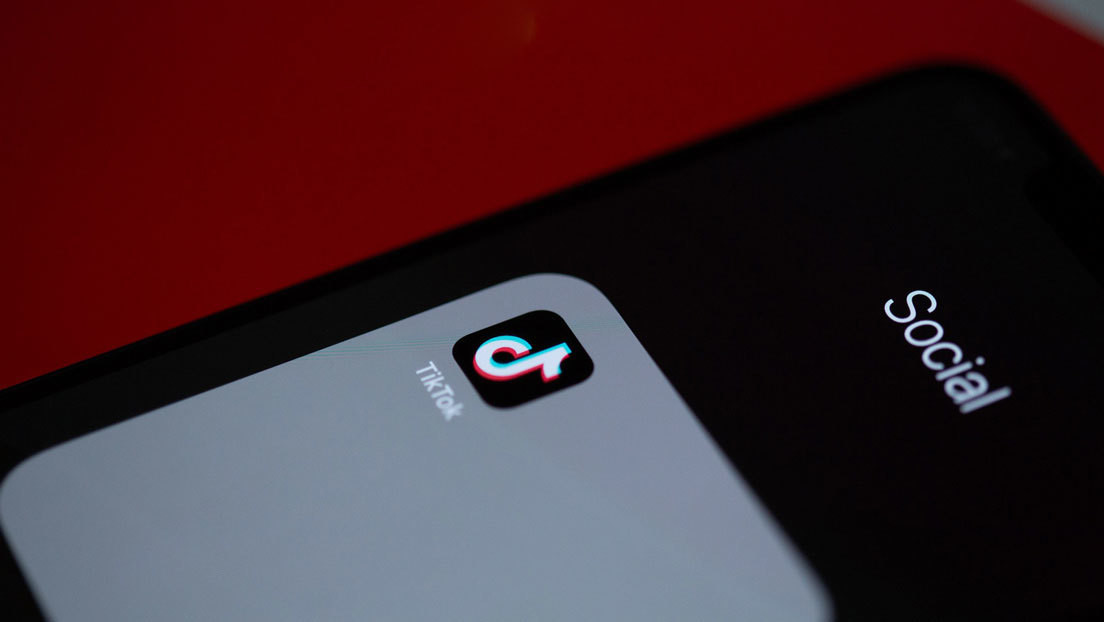 Una niña muere asfixiada en Italia mientras hacía un desafío de TikTok