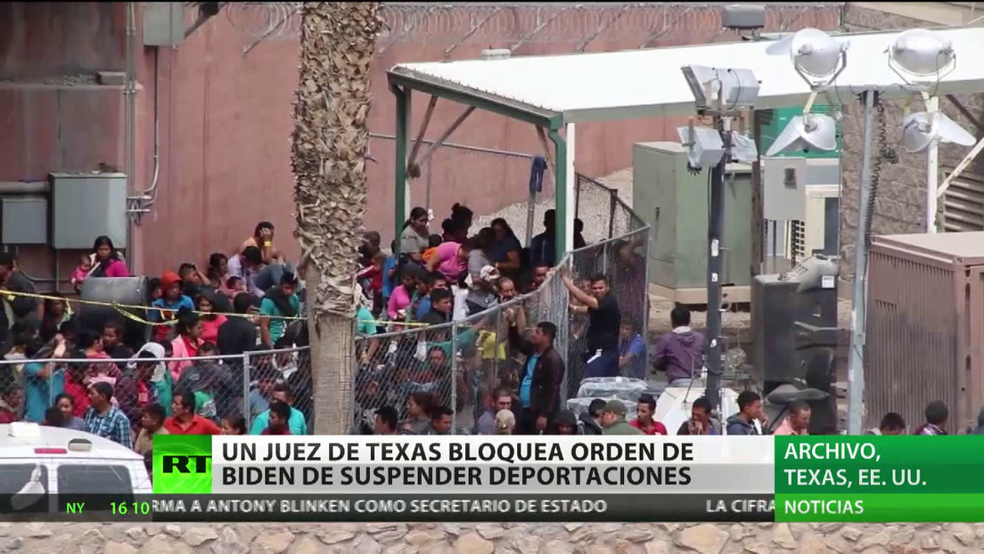 Un juez de Texas bloquea la orden de Biden de suspender las deportaciones