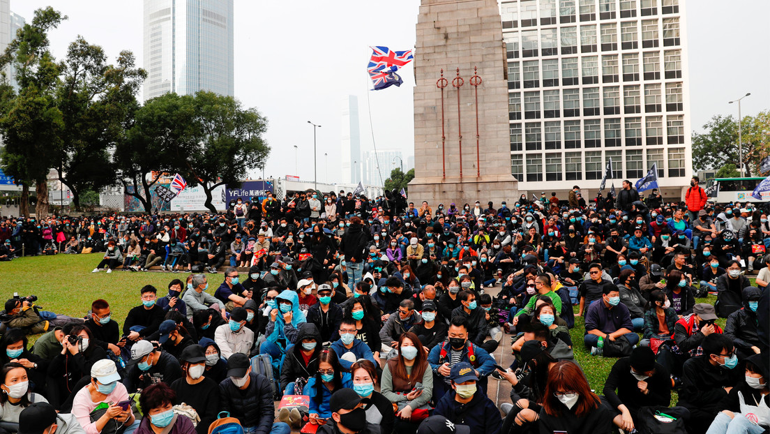 China sostiene que Londres "se está haciendo un flaco favor" con el nuevo programa de visas para habitantes de Hong Kong