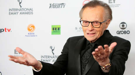 Hospitalizan al famoso presentador Larry King tras contraer el covid-19