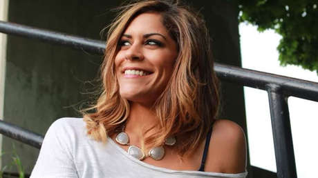 Arrestan a un tercer sospechoso de matar a una cantante estadounidense tras atarla con unas guirnaldas navideñas