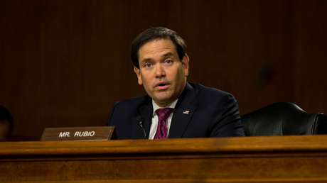 Partidarios de Donald Trump protestan frente a la casa del senador Marco Rubio