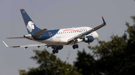 VIDEO: Se incendia el motor de un avión de Aeroméxico durante el despegue tras el impacto de un ave