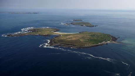 Una pareja evita el coronavirus al refugiarse en una isla remota sin electricidad ni agua corriente