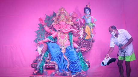 Comediante indio es golpeado por una multitud y luego arrestado por hacer comentarios ofensivos sobre deidades hindúes (VIDEO)