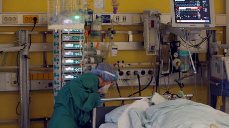 Tratan con un medicamento de último recurso a una mujer en coma por covid-19 y se recupera