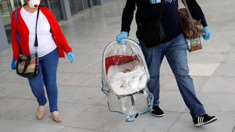 Un bebé que contrajo el covid-19 a los pocos días de nacer sale de una UCI española tras 70 días ingresado (VIDEO)