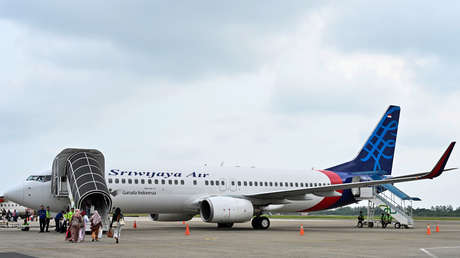 Desaparece un avión de pasajeros en Indonesia tras perder más de 3.000 metros de altitud en menos de un minuto