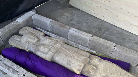 Agricultores mexicanos encuentran una escultura femenina prehispánica de características únicas (VIDEO)