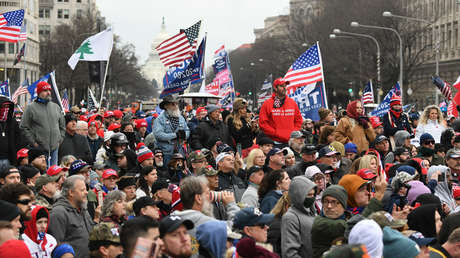 Una joven ve en un video a su madre y tíos participando en enfrentamientos en una protesta a favor de Trump en Washington y revela sus nombres