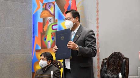 Bolivia firma un contrato para la adquisición de 5 millones de dosis de la vacuna de AstraZeneca contra el coronavirus