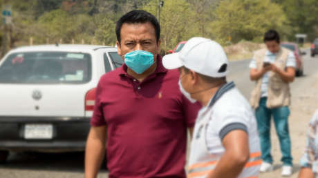 Maniatan y amarran a un árbol a un alcalde mexicano por entregar una obra en mal estado