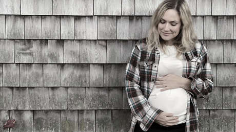 Determinan la causa de la muerte de la 'influencer' Emily Mitchell, que falleció repentinamente mientras estaba embarazada