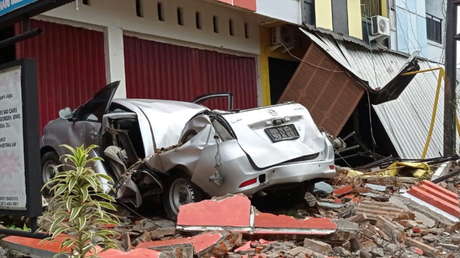 Advierten en Indonesia de fuertes réplicas tras el potente terremoto de 6,2 y de un posible tsunami en caso de nuevos sismos