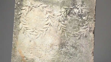 Descubre que una losa de mármol que usó como 'trampolín' durante 10 años es una rara reliquia romana valorada en más de 20.000 dólares