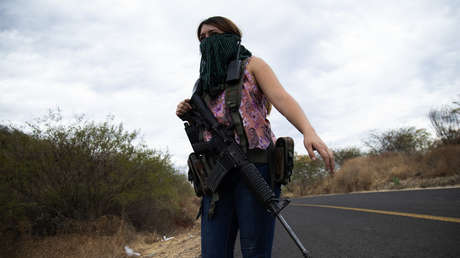 Las mujeres toman las armas para defenderse del Cártel Jalisco Nueva Generación en Michoacán 