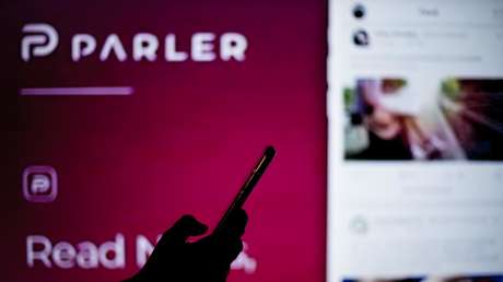 Parler, red social popular entre los partidarios de Trump, reabre tras hallar un nuevo alojamiento para su web