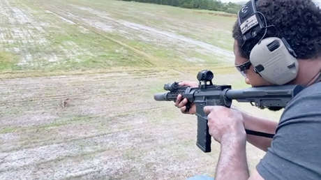 Critican al campeón de la UFC Jon Jones por publicar el momento en que dispara a un jabalí desde un helicóptero (VIDEO)