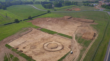 Desentierran un antiguo cementerio anglosajón con más de 150 tumbas y 3.000 objetos funerarios (FOTOS)