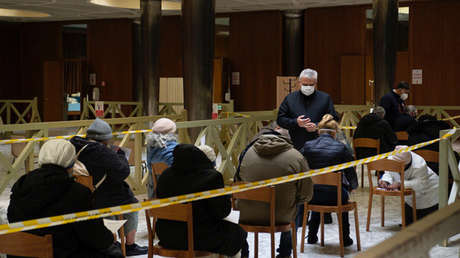 El Vaticano empieza a vacunar contra el coronavirus a los sintechos de Roma