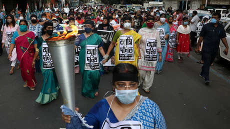 Una adolescente sobrevive tras ser violada, golpeada con piedras y enterrada viva en la India