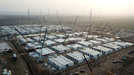 China construye un centro de cuarentena con capacidad para más de 4.000 personas tras el brote de coronavirus en el norte del país (VIDEO)