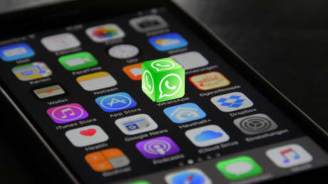 WhatsApp afirma que la nueva política de privacidad "no amplía la capacidad de compartir datos con Facebook"