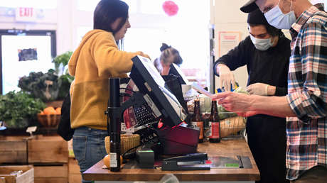 Empleado de un supermercado roba cerca de un millón de dólares en dos semanas