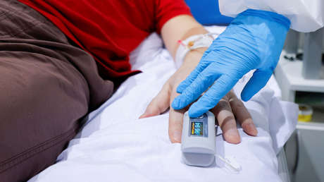 VIDEO: Una familia mexicana crea  con una bomba para peceras un "oxigenador" casero para pacientes de covid-19