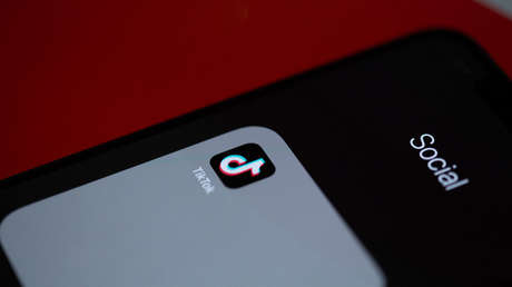 Una niña muere asfixiada en Italia mientras hacía un desafío de TikTok