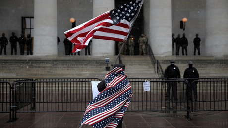 Abogado presenta una insólita demanda que pretende restituir a Trump y disolver todo el Congreso de EE.UU.