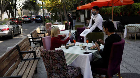 "La pandemia nos ha afectado en todo": ¿por qué se reabren los restaurantes en Ciudad de México en medio de la ola de hospitalizaciones?