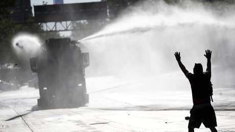 Chile vive otra jornada de protestas por la liberación de "presos políticos", con represión policial y calles militarizadas