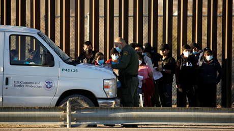 Texas demanda a la Administación Biden por suspender las deportaciones durante 100 días