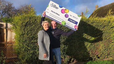 Una pareja sale a comprar zanahorias y termina ganando más de 150.000 dólares en la lotería