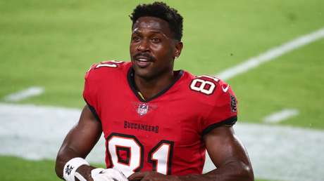 Estrella de la NFL deberá pagar 100.000 dólares por compartir datos sobre un caso en el que lo acusan de agresión sexual y violación