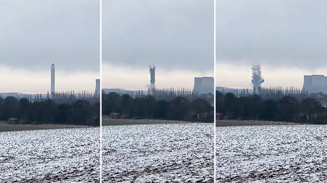 VIDEO: Se derrumba en 4 segundos la enorme chimenea de una central eléctrica tras una explosión controlada